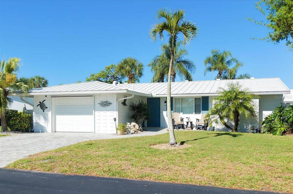 35 Oakwood Drive - Photo 1