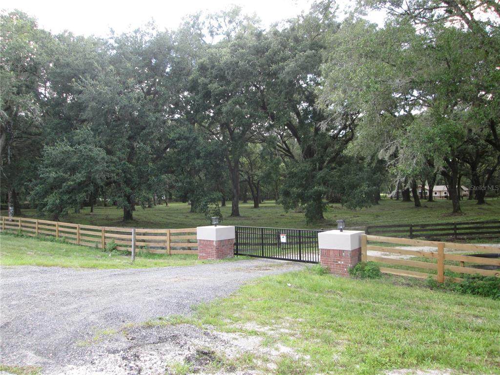 10576 Us Highway 301 - Photo 1
