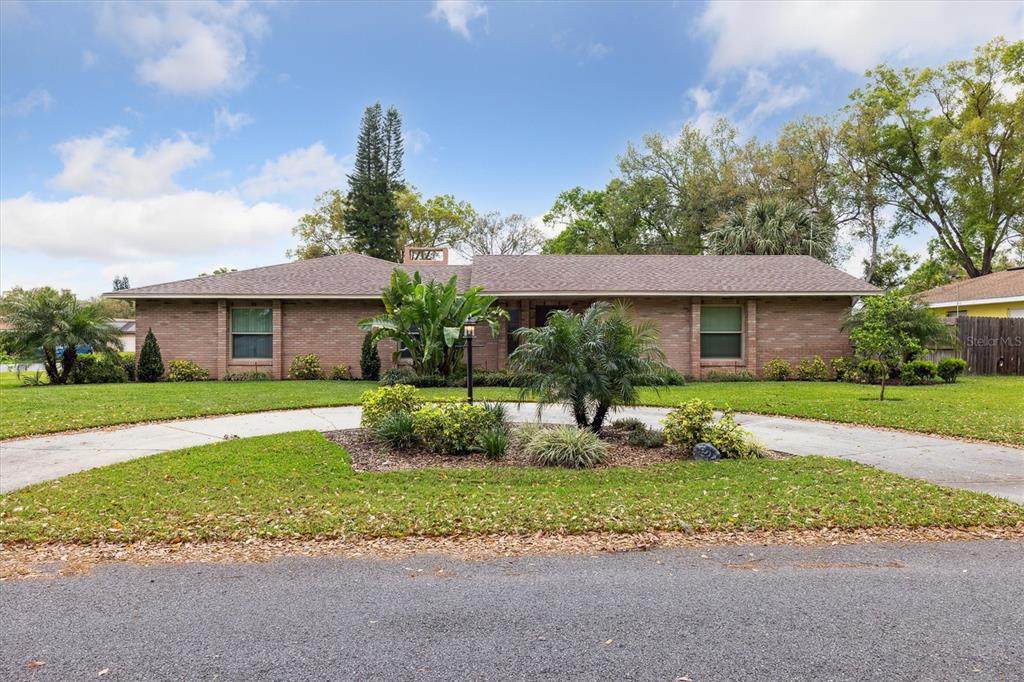 906 Crestview Drive - Photo 1