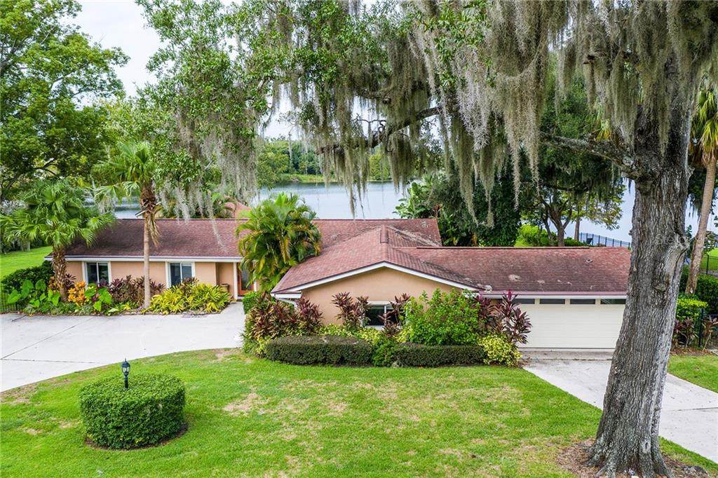 206 Adelaide Boulevard - Photo 1