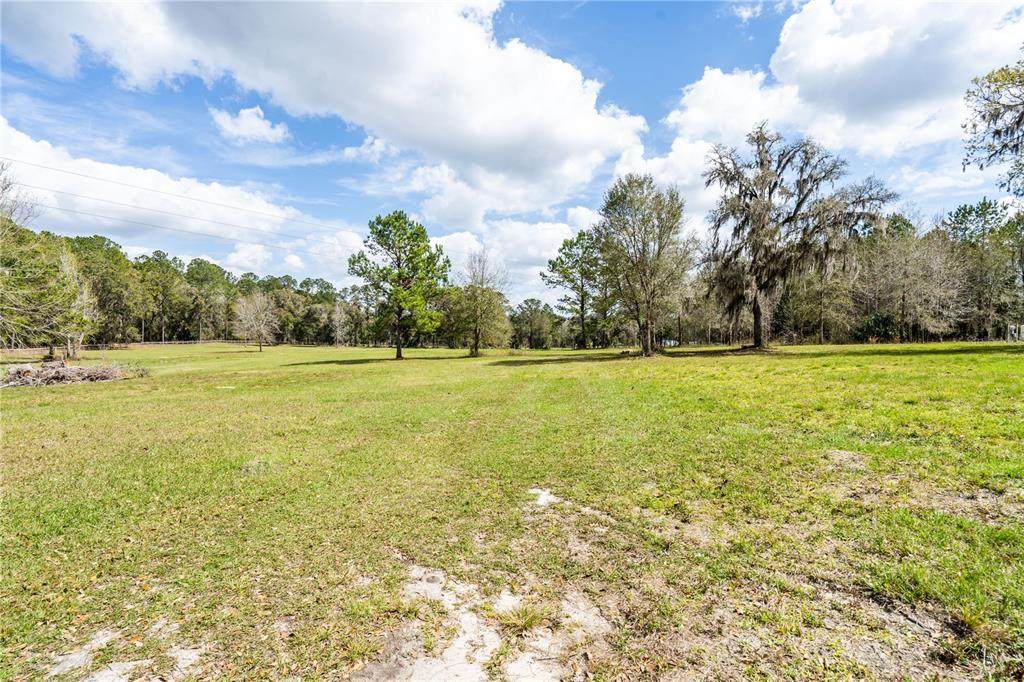 18601 160TH Avenue - Photo 1