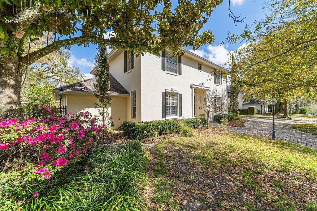 905 12TH Street - Photo 1