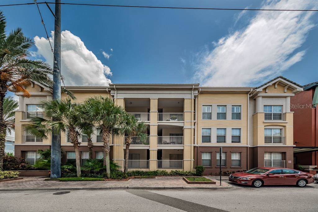 2410 Azeele Street - Photo 1