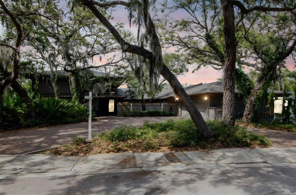 1296 Weybridge Lane - Photo 1