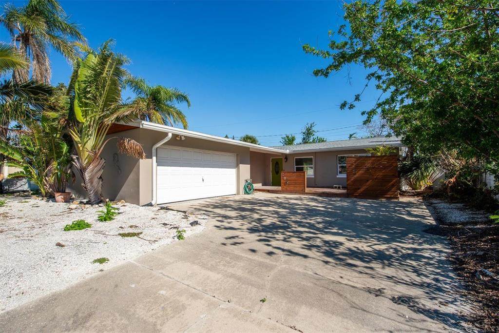 305 160TH Terrace - Photo 1