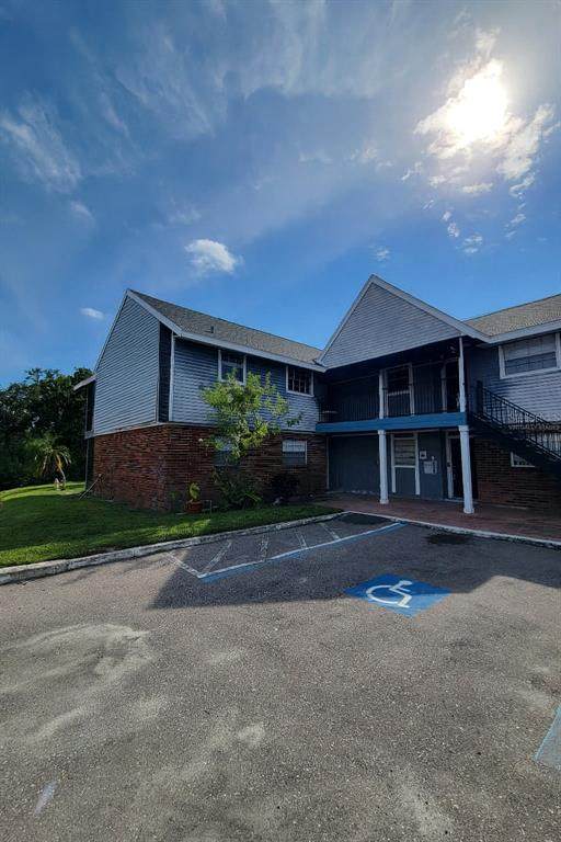 200 Country Club Dr - Photo 1