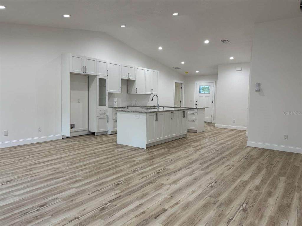 https://bt-photos.global.ssl.fastly.net/mfr/orig_boomver_3_TB8481775-2.jpg