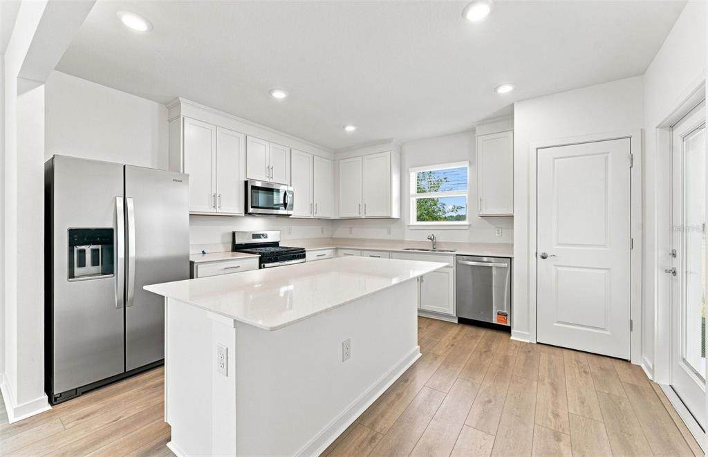 https://bt-photos.global.ssl.fastly.net/mfr/orig_boomver_3_TB8498533-2.jpg