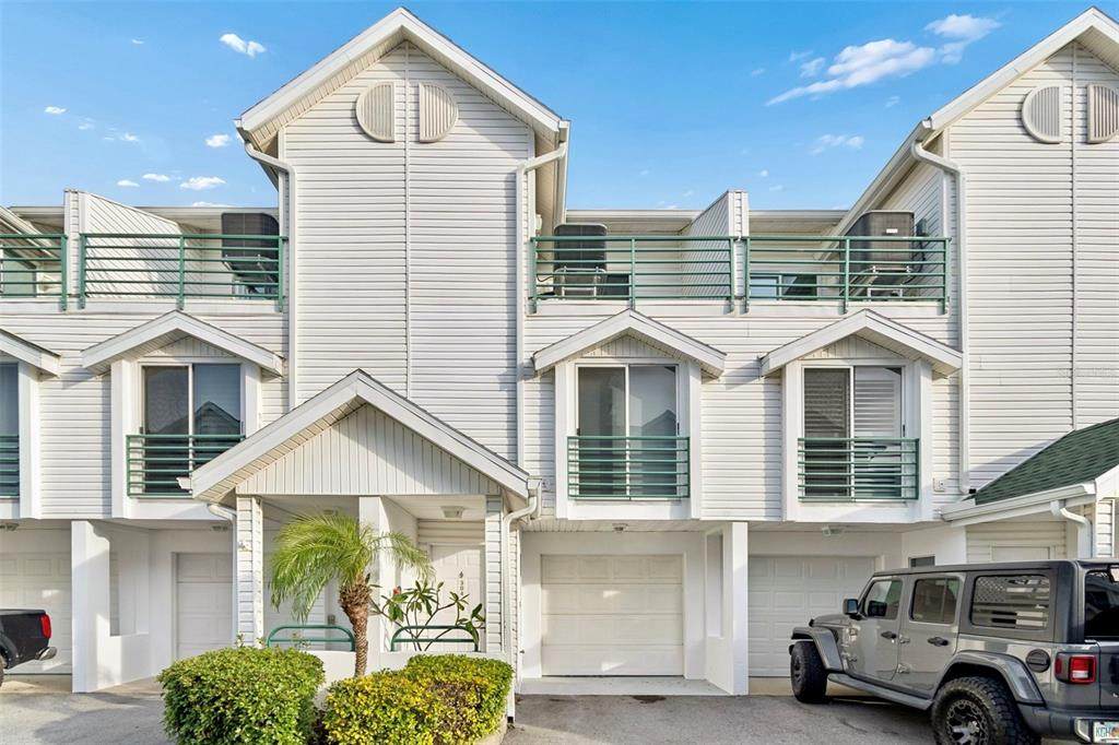 320 Island Way - Photo 1