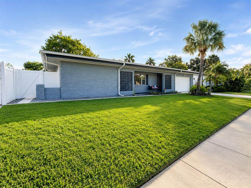6004 Memorial Highway - Photo 1