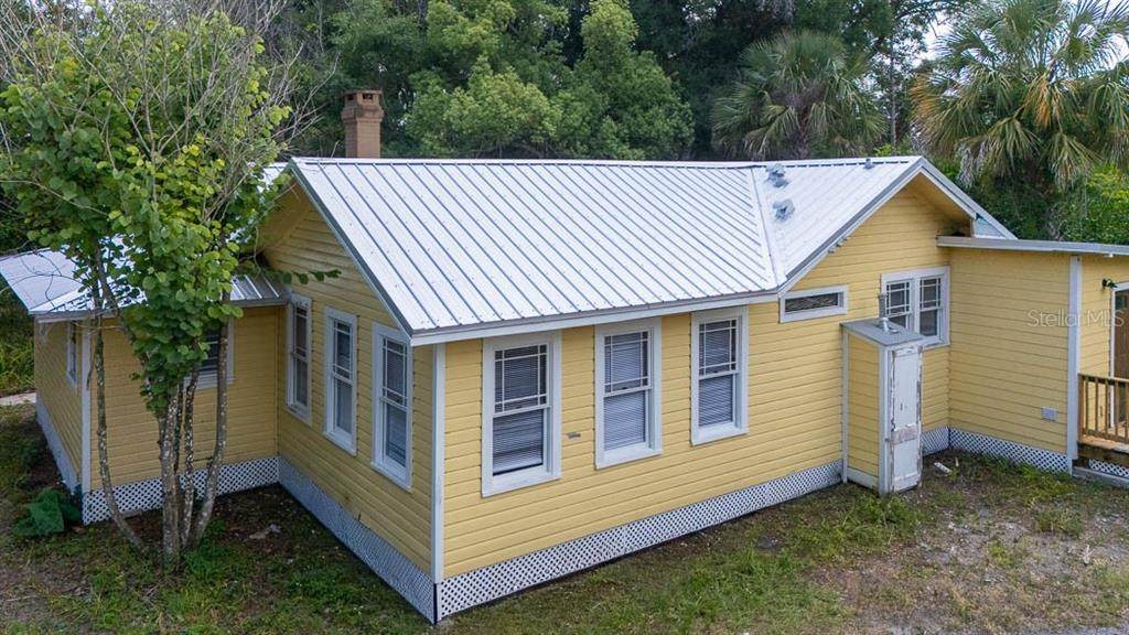 735 Montreville Ave - Photo 1