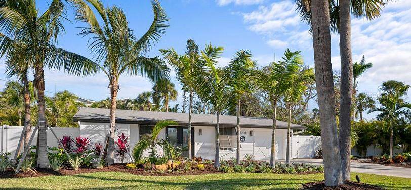7701 Palm Drive - Photo 1