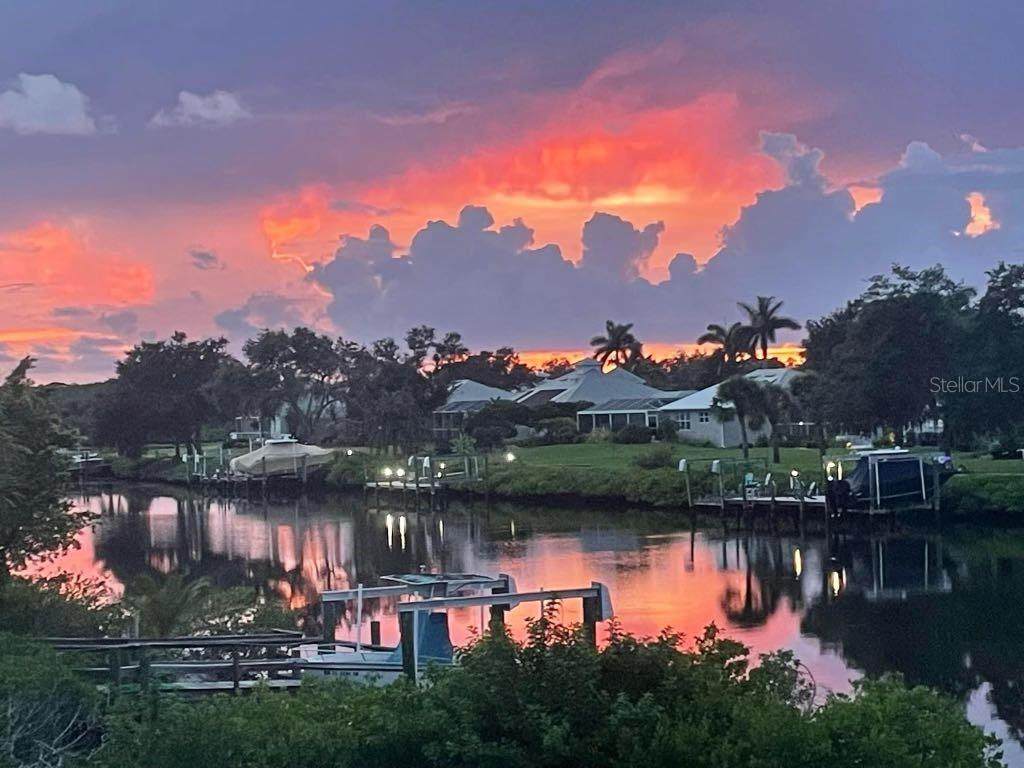 904 Lucille Avenue - Photo 1