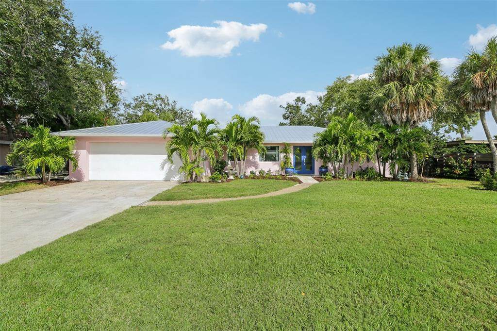 613 Buttonwood Drive - Photo 1