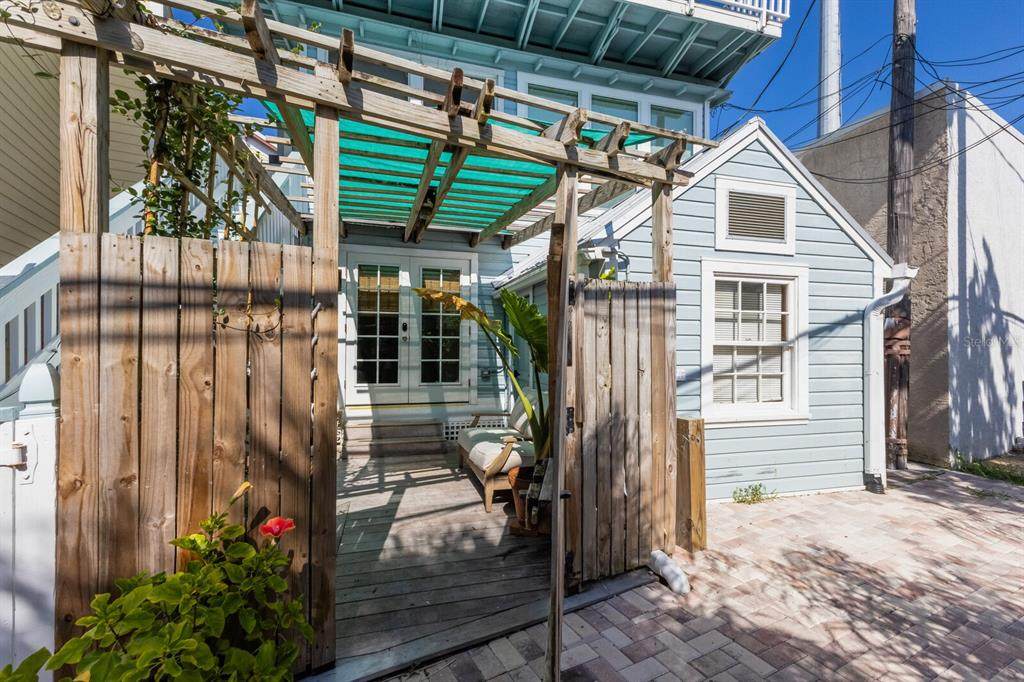 370 Railroad Avenue - Photo 1