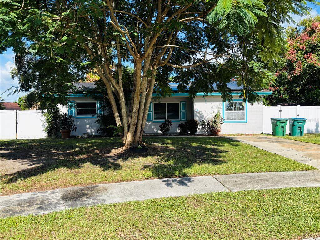 710 East Court - Photo 1