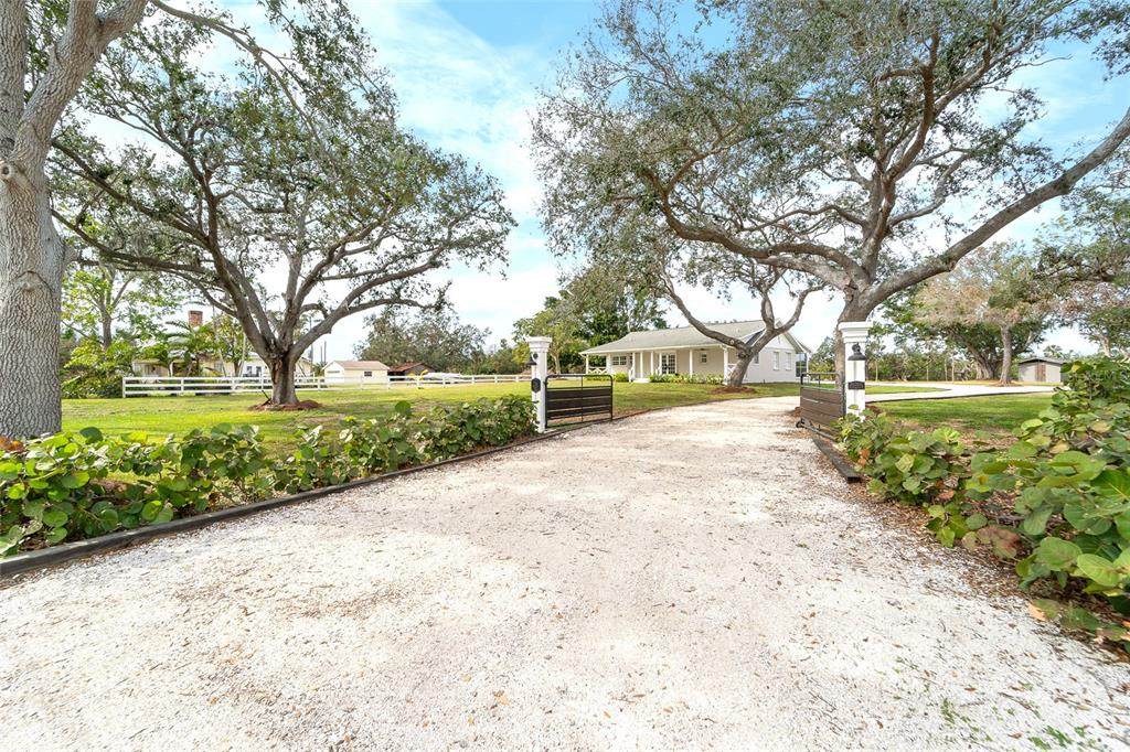 724 Bayshore Drive - Photo 1