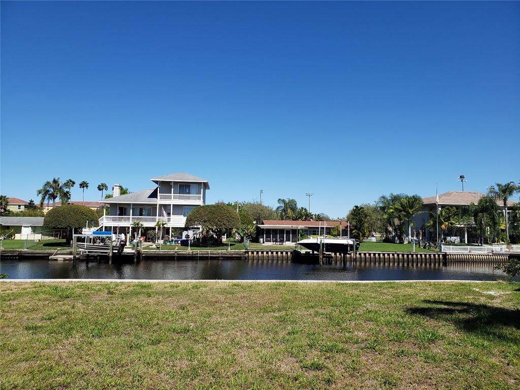 Manatee Lane - Photo 1