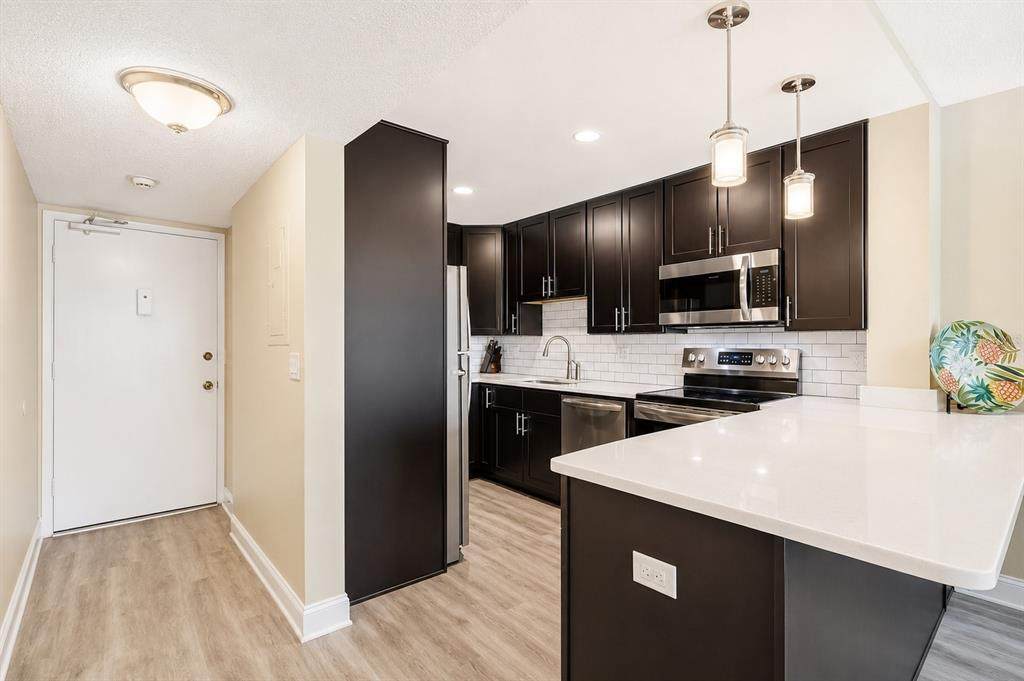 51 Island Way - Photo 1