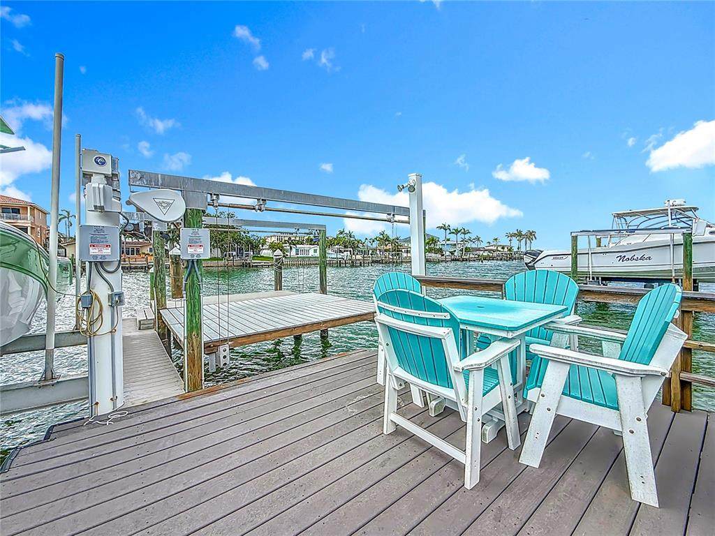 760 Capri Boulevard - Photo 1