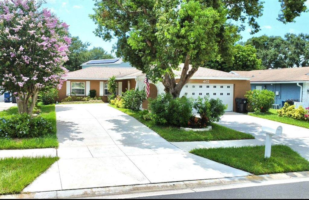 402 Evergreen Drive - Photo 1