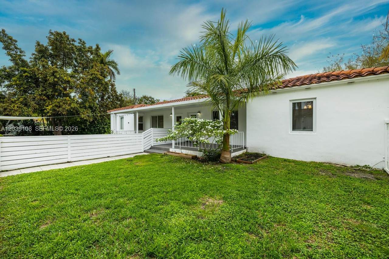 1029 113 St - Photo 1