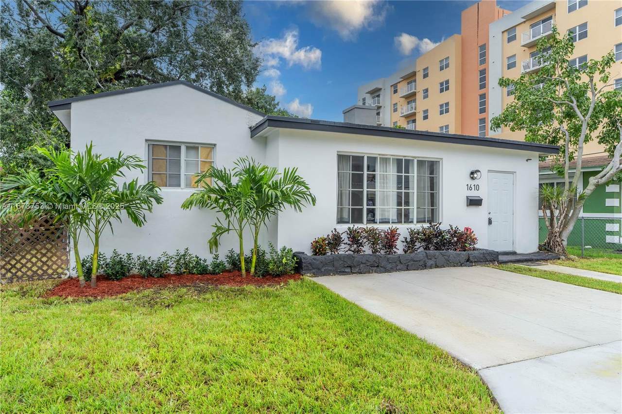 1610 53rd St - Photo 1