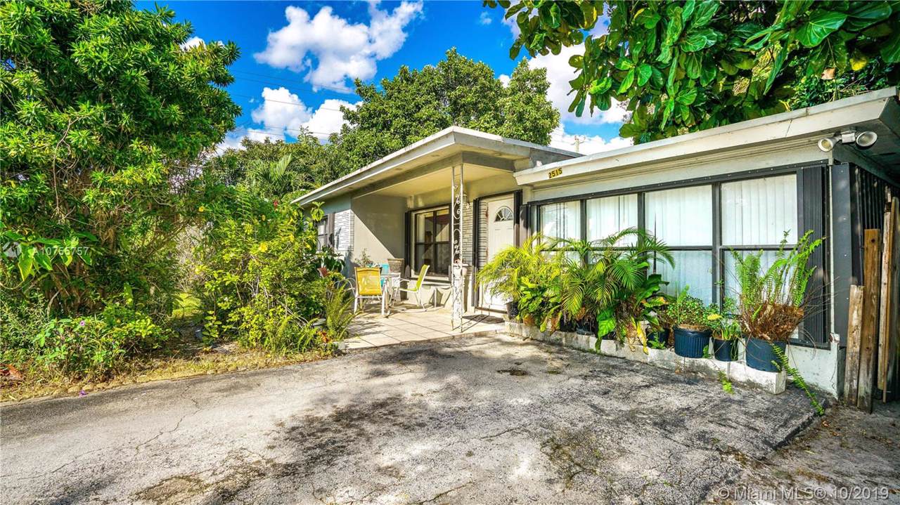 2515 62nd Ave - Photo 1