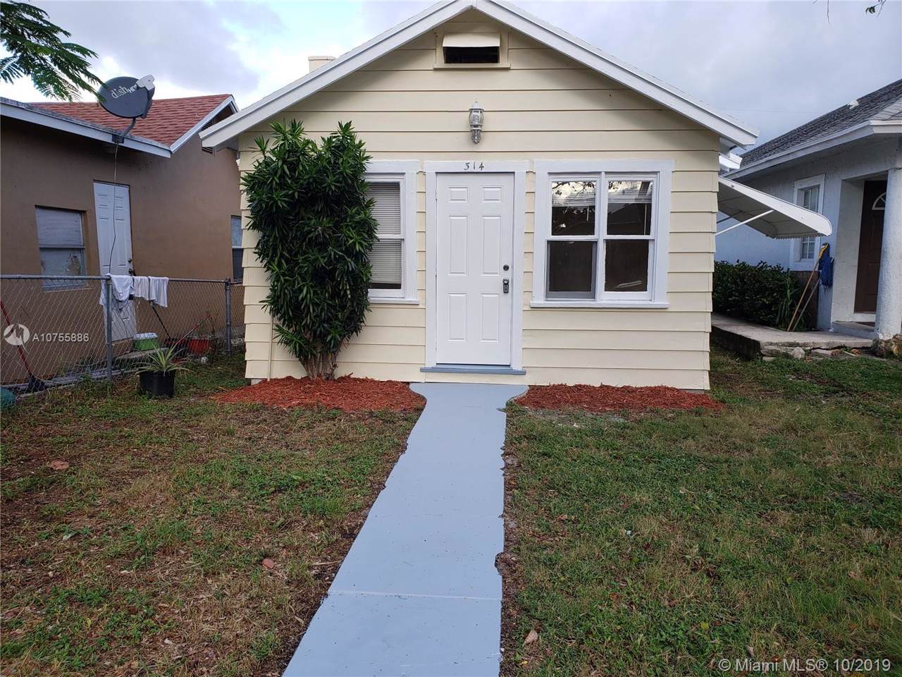 314 E Street - Photo 1