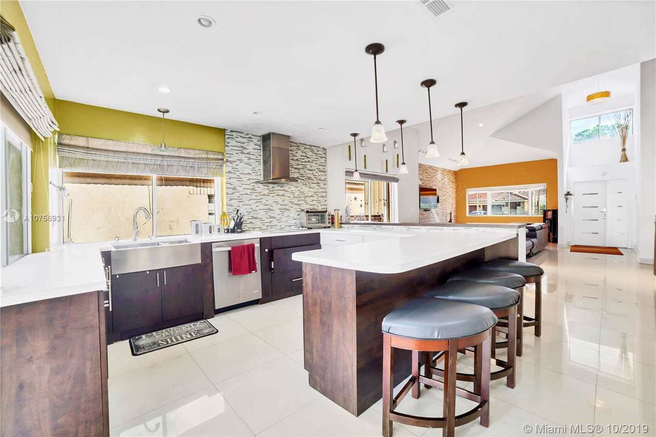 17994 60th Pl - Photo 1