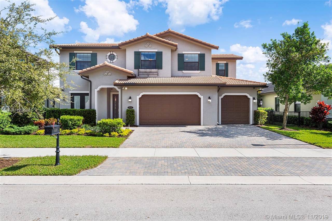 8520 Watercrest Cir W - Photo 1