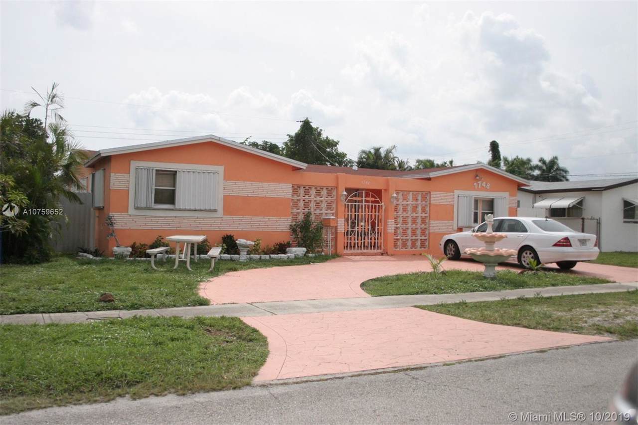 7748 Fairway Blvd - Photo 1