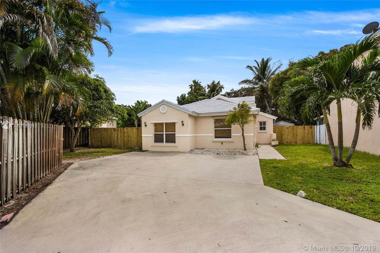 6790 Bayfront Cir - Photo 1