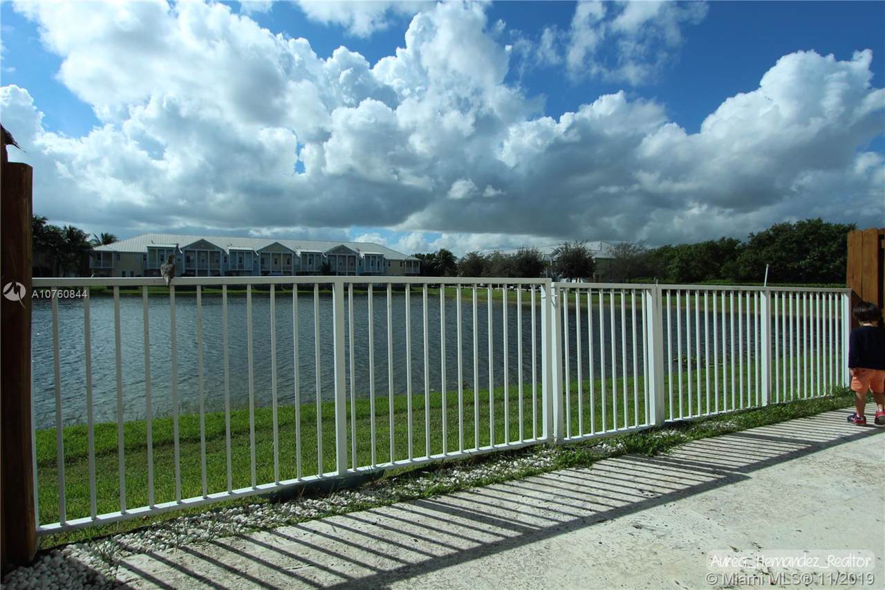 10816 76th Ln - Photo 1