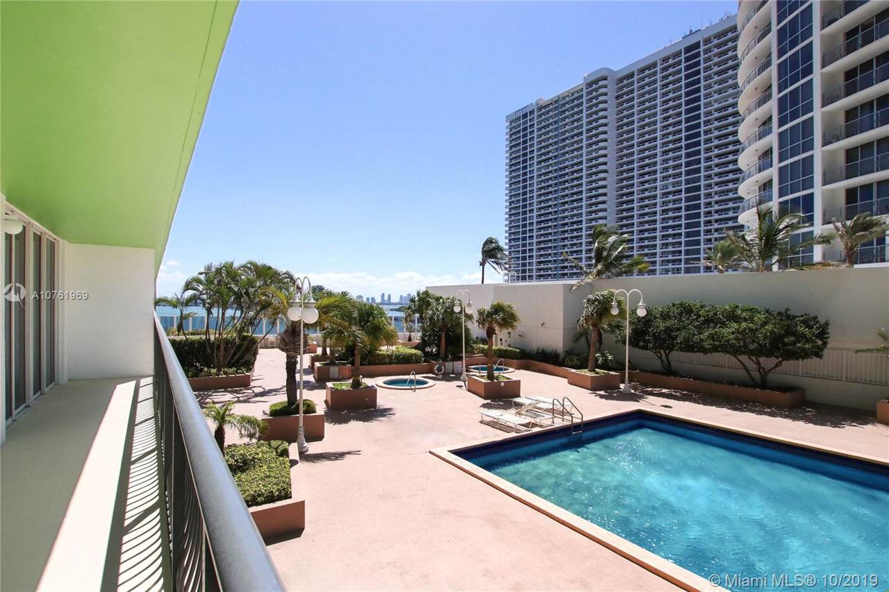 1756 Bayshore Dr - Photo 1
