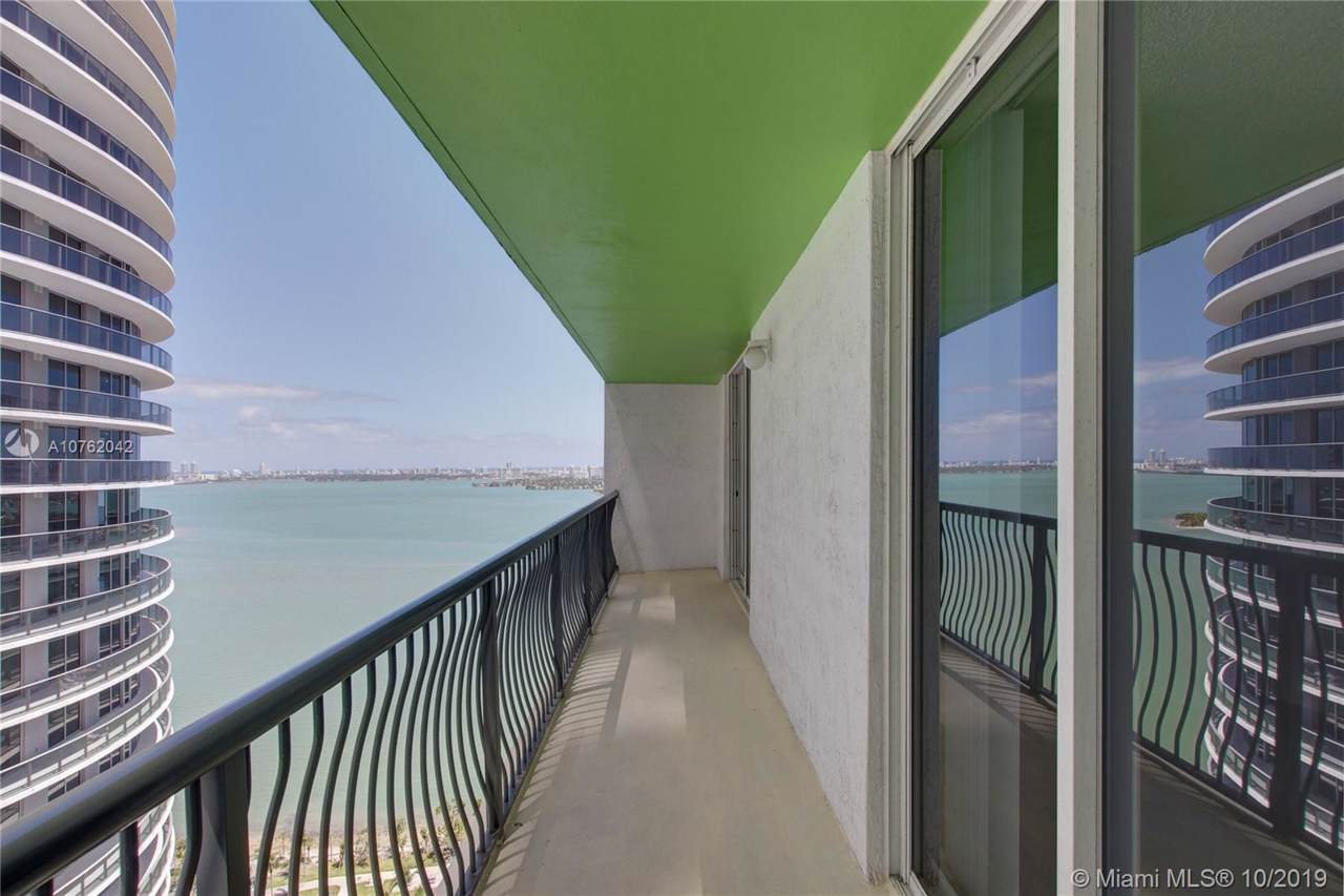1756 Bayshore Dr - Photo 1