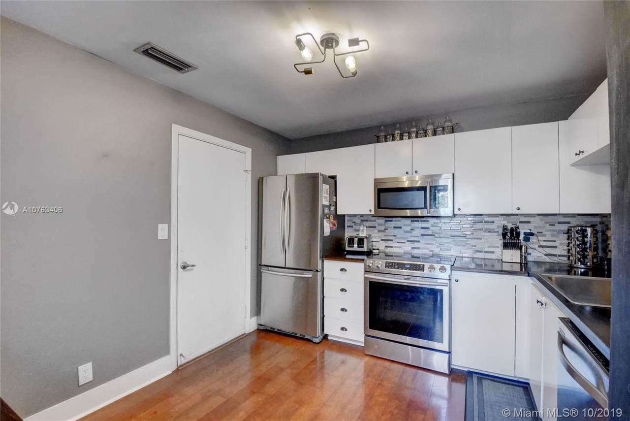11142 Chandler Dr - Photo 1
