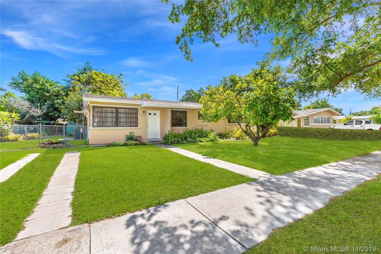 19601 Belview Dr - Photo 1