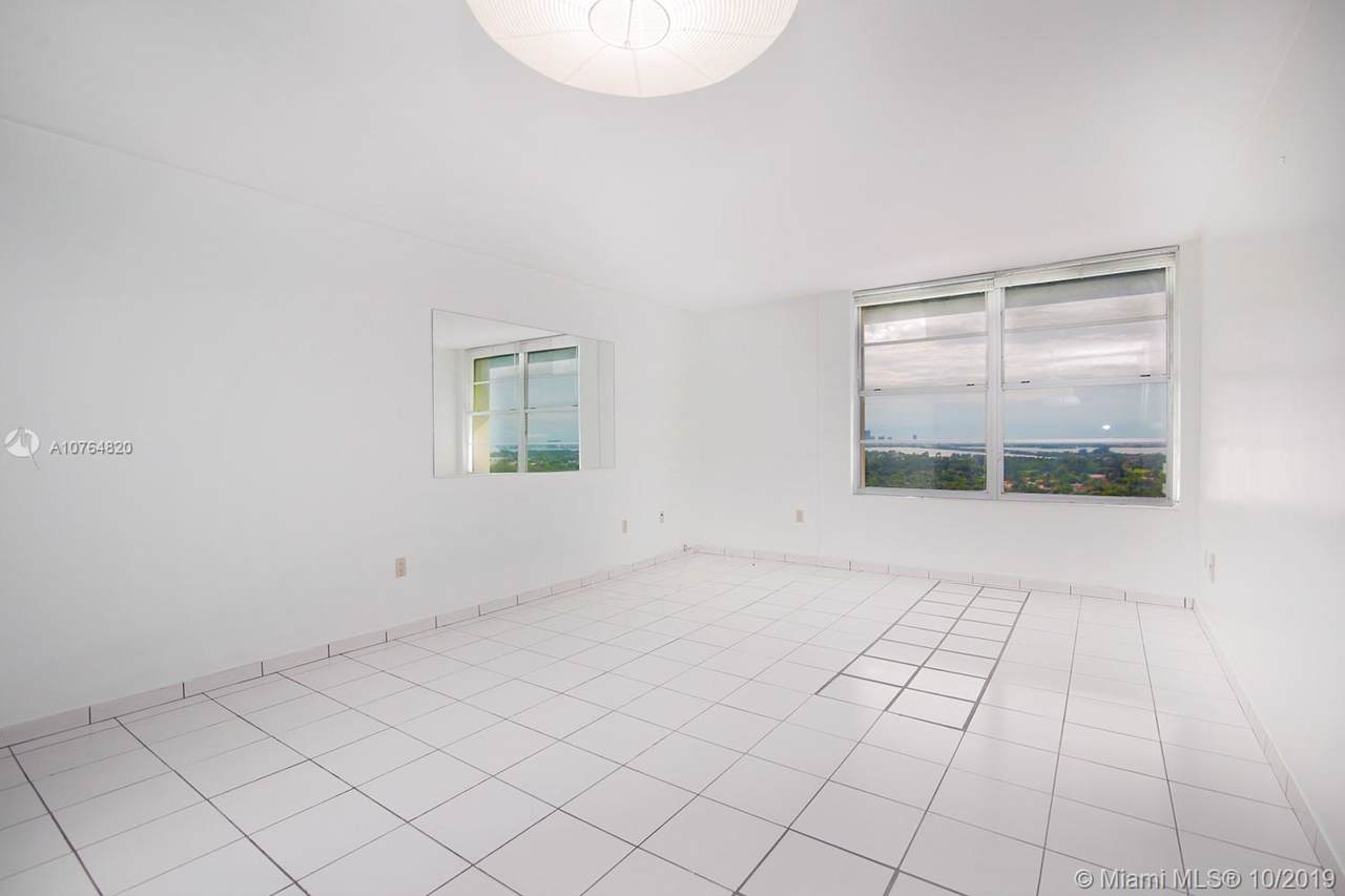 2899 Collins Ave - Photo 1