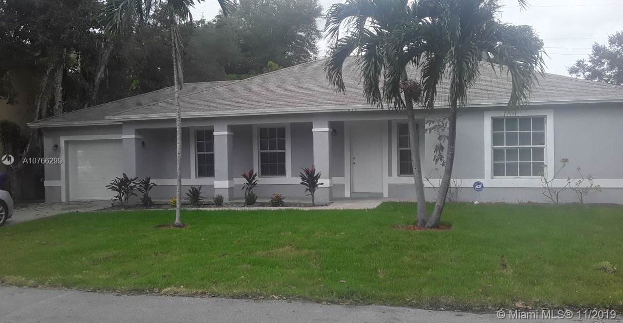 813 NW 19TH AVE - Photo 1