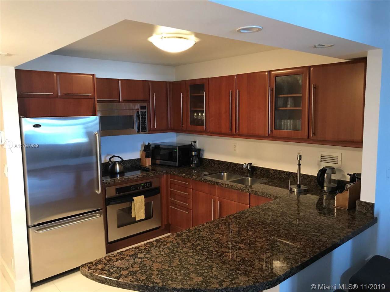 2301 Collins Ave - Photo 1