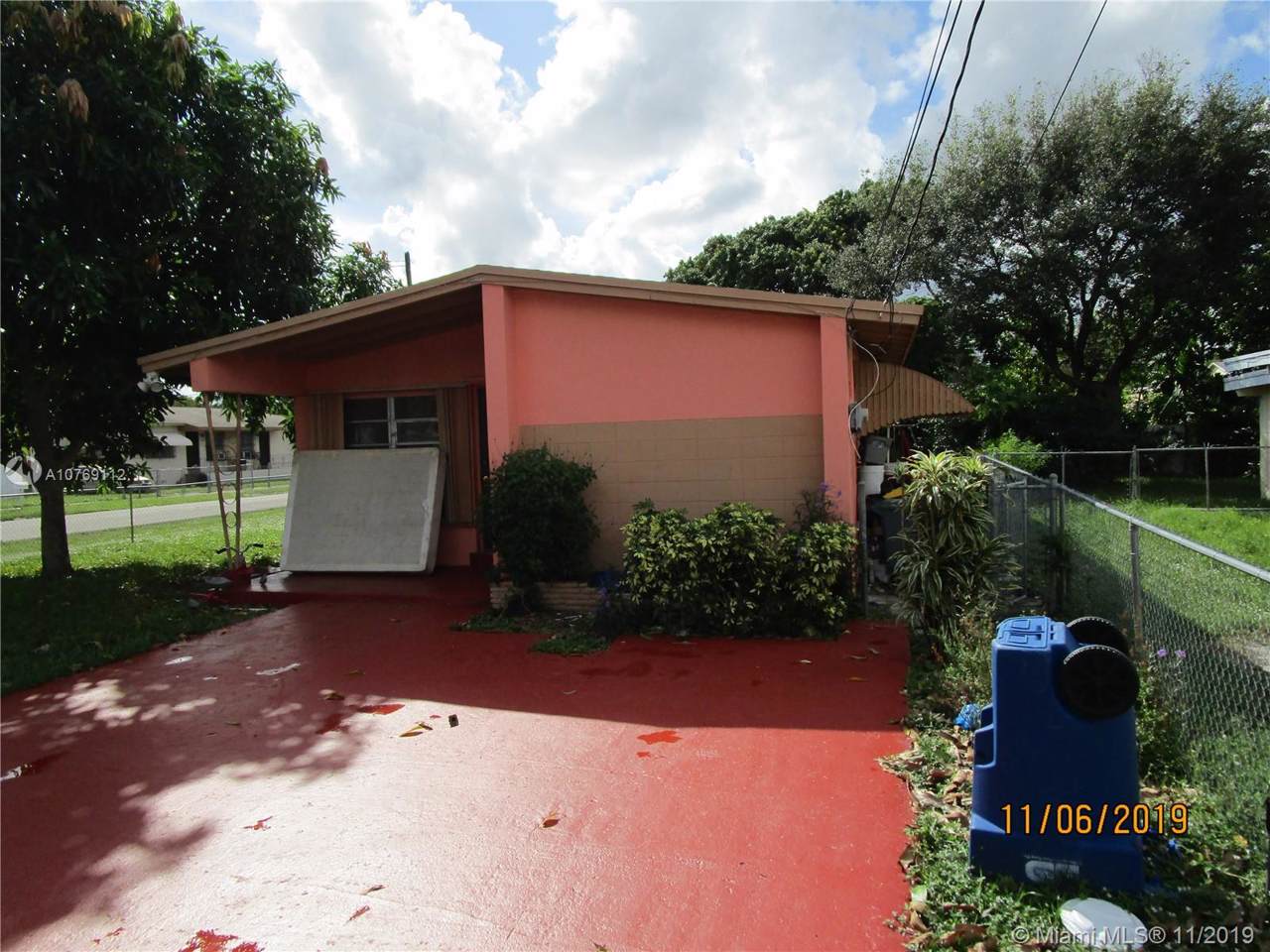 290 171st Ter - Photo 1