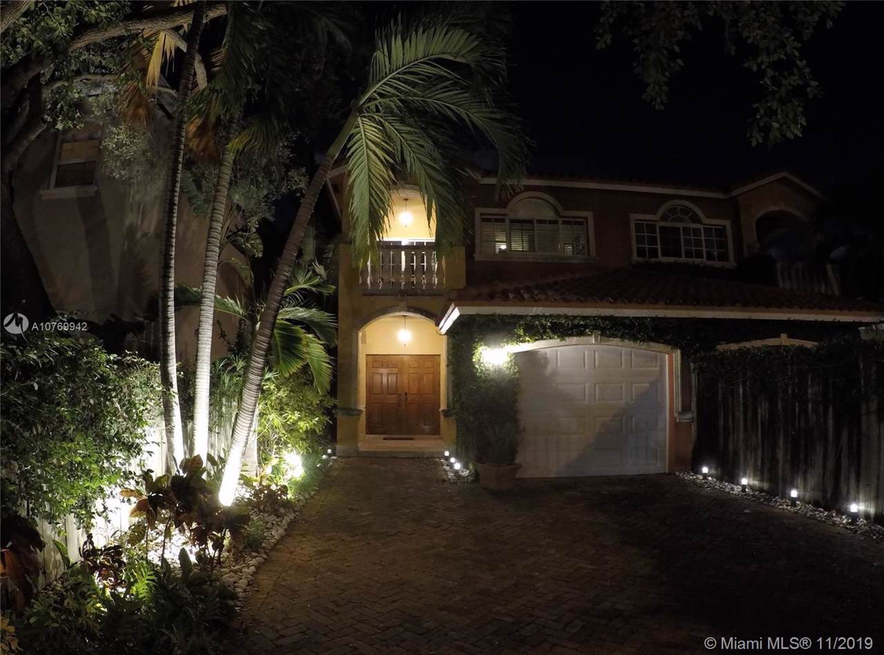 2843 Day Ave - Photo 1