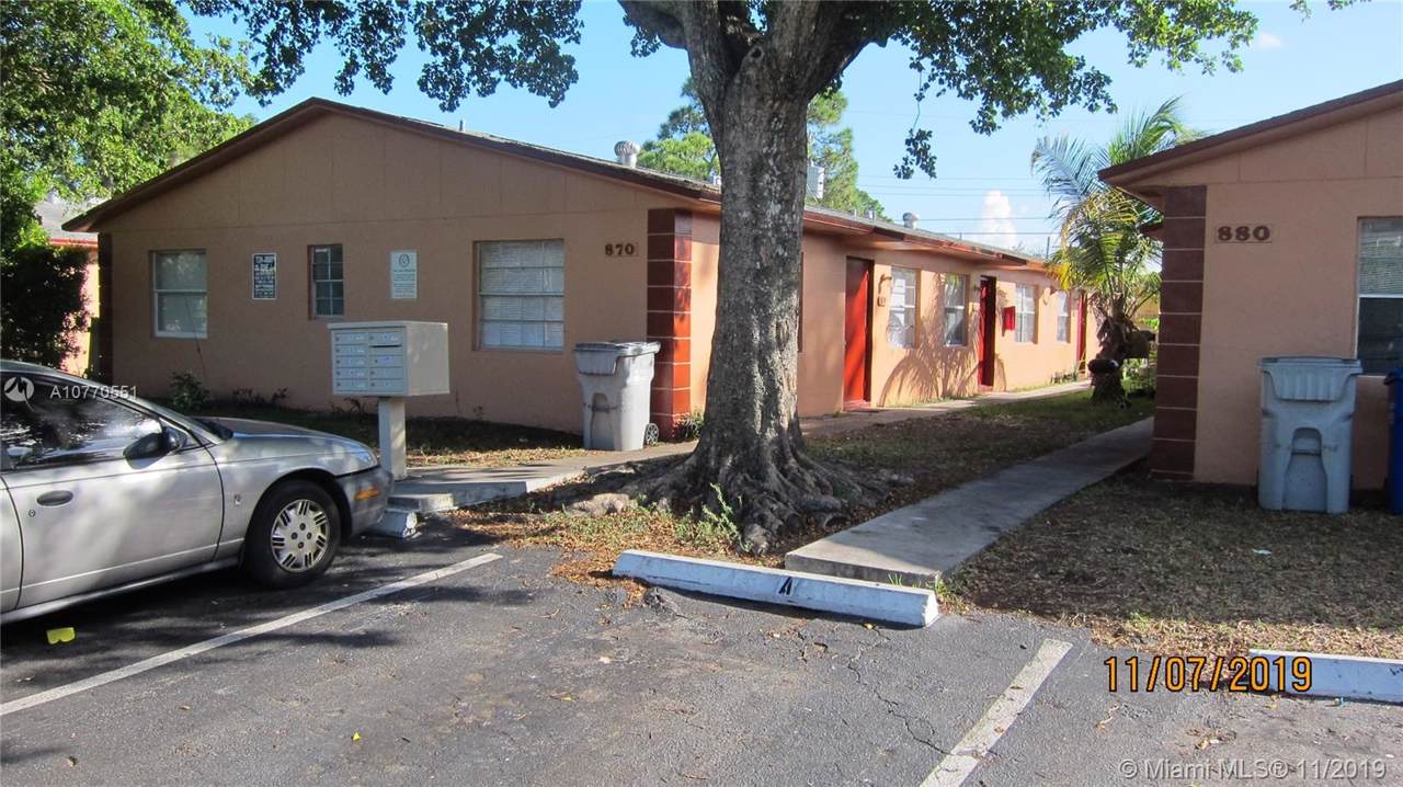 870 6th Ct - Photo 1