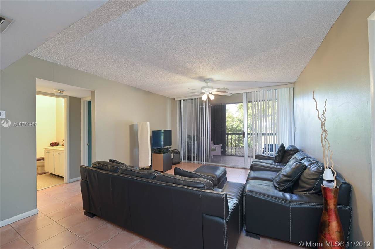 10865 112 Ave - Photo 1