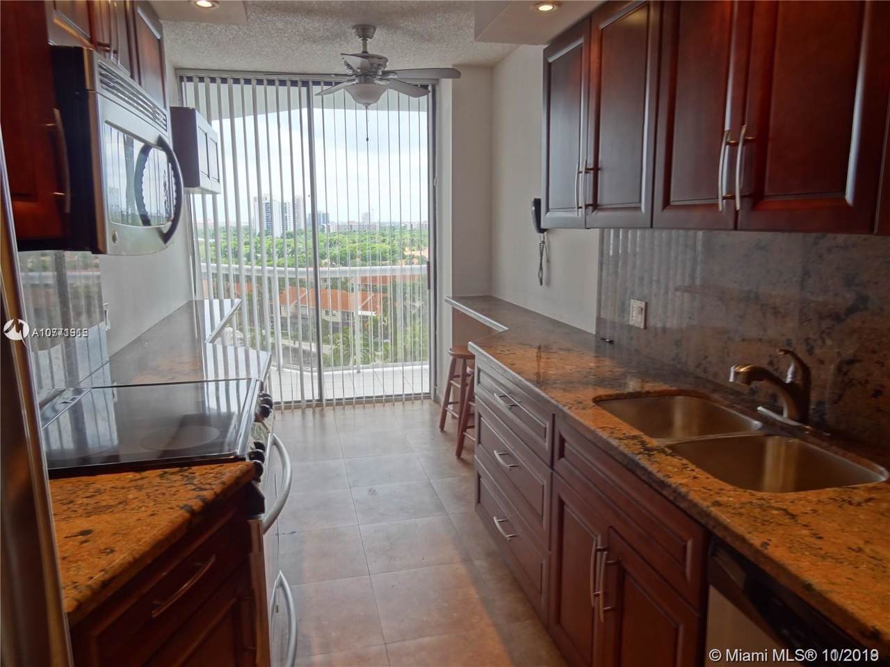 3610 Yacht Club Dr - Photo 1