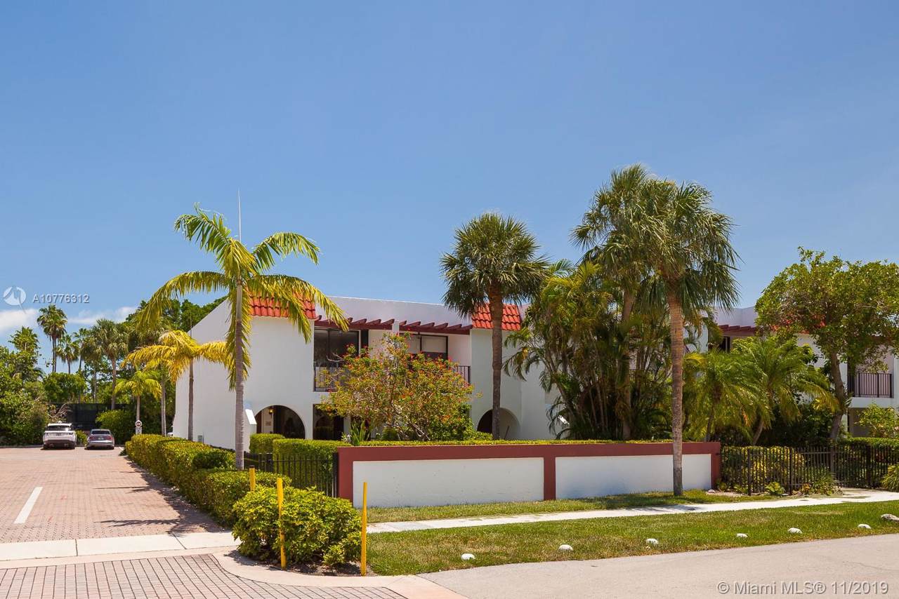 350 Grapetree Dr - Photo 1
