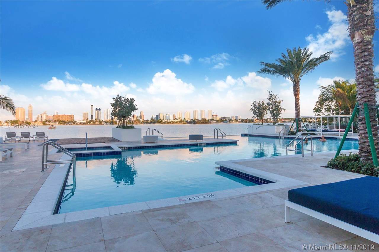 17111 Biscayne Blvd - Photo 1