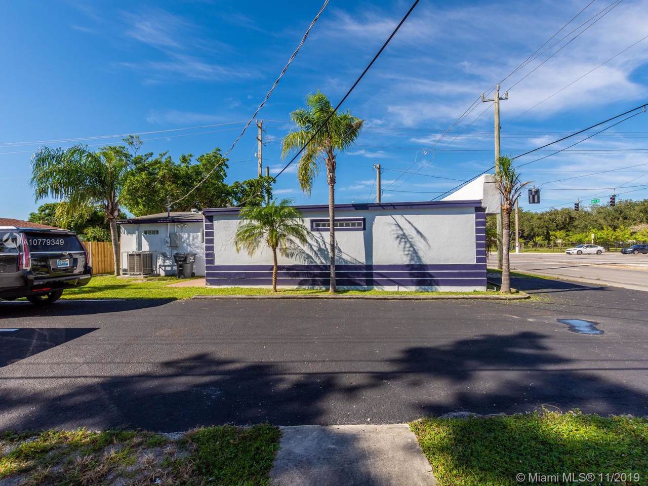 7198 Taft St - Photo 1