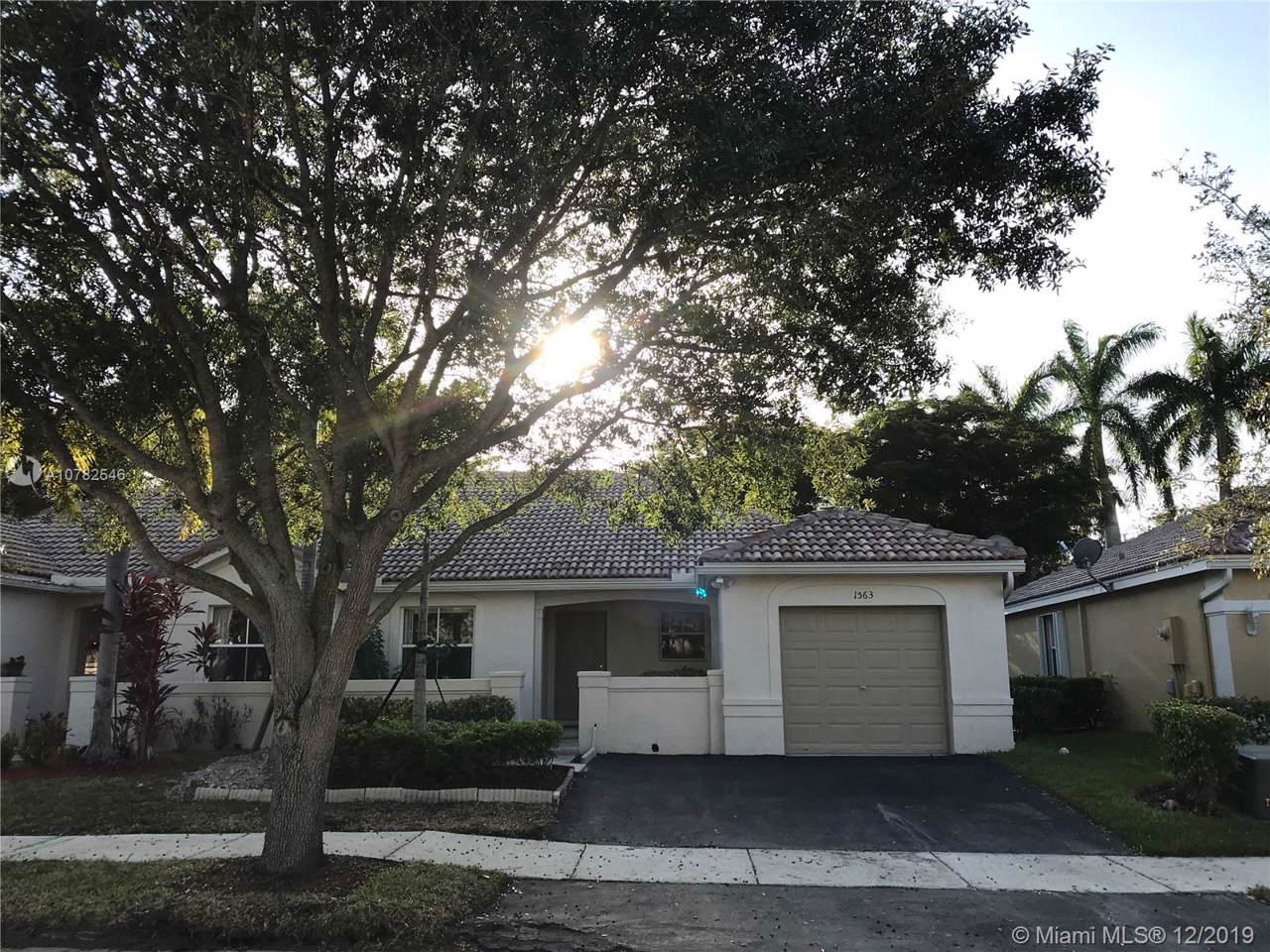 1563 Zenith Way - Photo 1